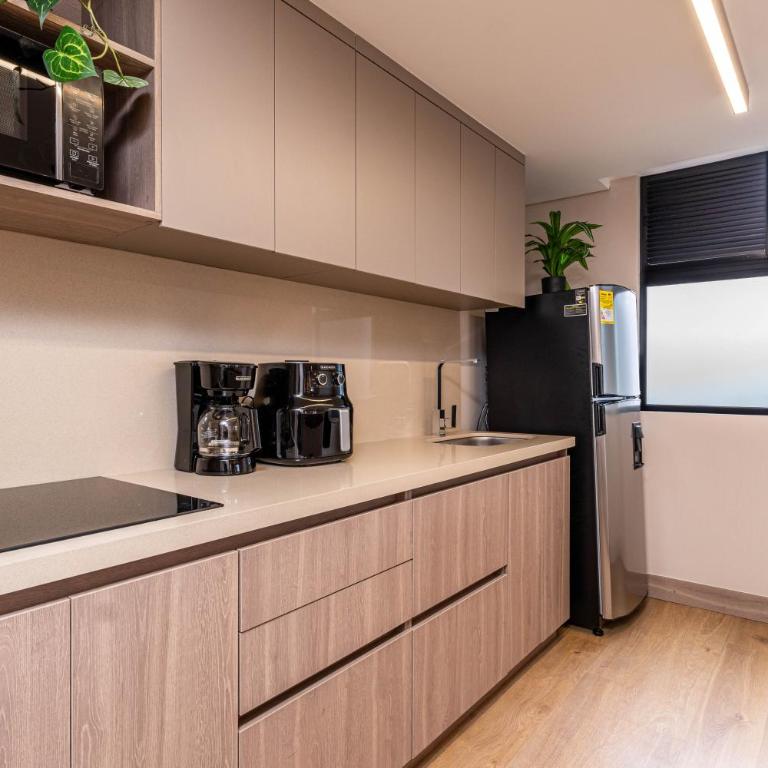 Jatisa Living by HOUSY - Four-Bedroom Apartment with Balcony - 4