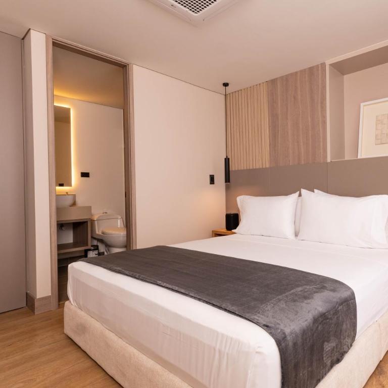 Jatisa Living by HOUSY - Four-Bedroom Apartment with Balcony - 6