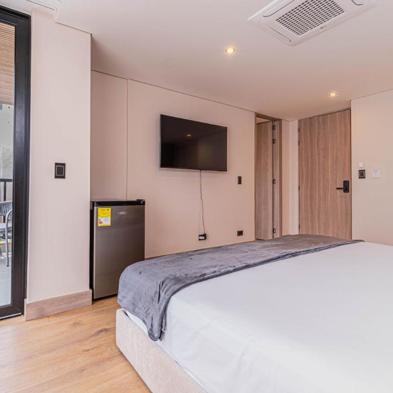 Jatisa Living by HOUSY - Four-Bedroom Apartment with Balcony - 5