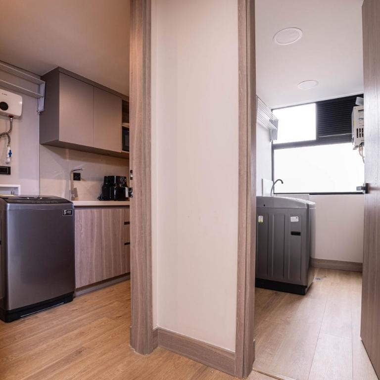 Jatisa Living by HOUSY - Four-Bedroom Apartment with Balcony - 9