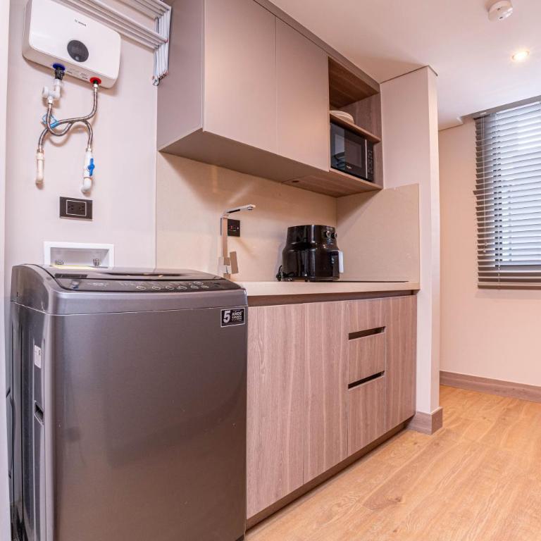 Jatisa Living by HOUSY - Four-Bedroom Apartment with Balcony - 12