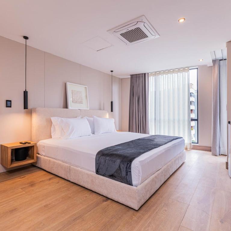 Jatisa Living by HOUSY - Four-Bedroom Apartment with Balcony - 16