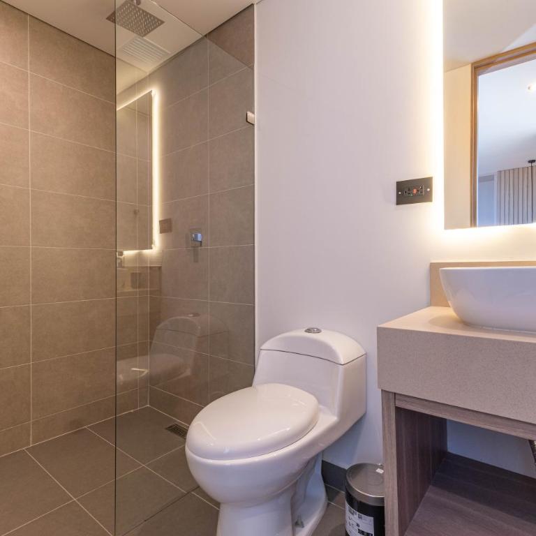 Jatisa Living by HOUSY - Four-Bedroom Apartment with Balcony - 18
