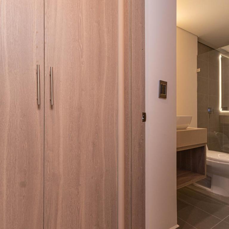 Jatisa Living by HOUSY - Four-Bedroom Apartment with Balcony - 25