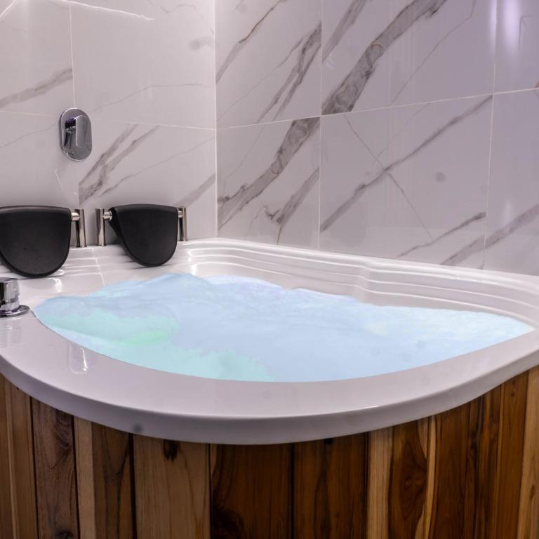 hotel civitas medellin - Deluxe Double Room with Bath - 3