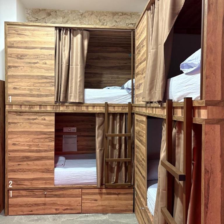 Marevita Hostel-Quiet & super hygienic hostel with privacy beds-Ideal for winter stays - Bed in 4-Bed Mixed Dormitory Room - 2