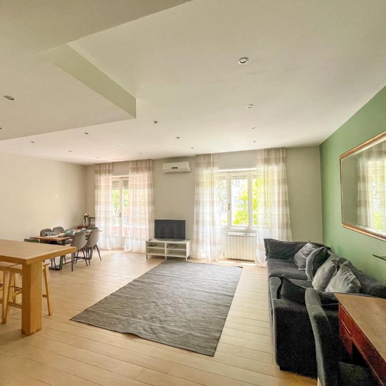 Vatican Family House 2 Baths & 3 Rooms - Three-Bedroom Apartment - 4