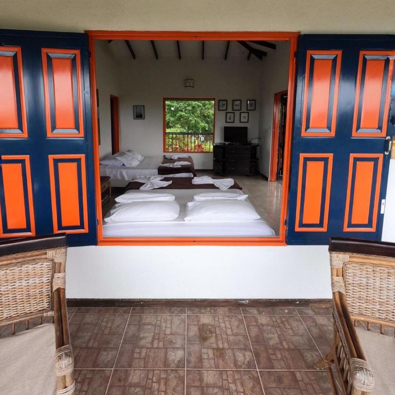 Finca La Coqueta Coffee Farm Stay near Filandia - Family Room with Balcony - 17