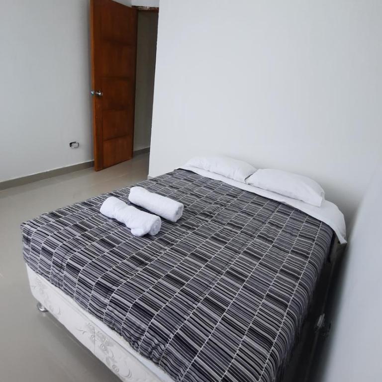 HABITACIÓN PRIVADA En Casa a 13 minutos Acceso A Baño, Cocina Y Comedor Compartido - Single Room with Private External Bathroom - 1