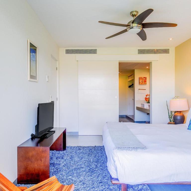 Golfers' Paradise at Nick Price Residences! - 2BR Rooftop Pool & Private Terrace - 28
