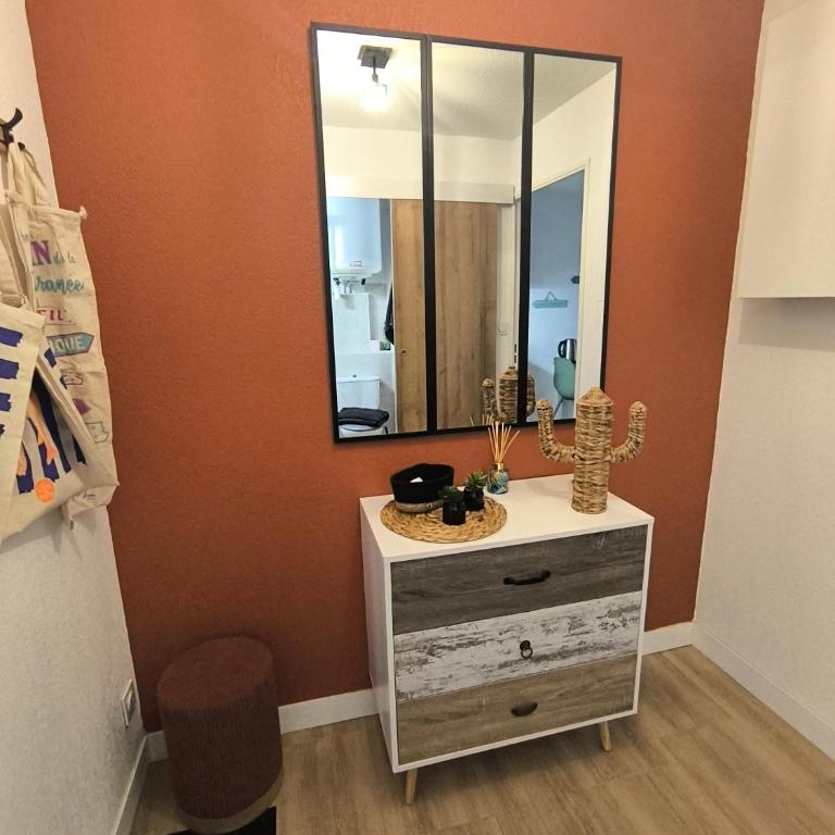 Studio Mimosa rez-de-chaussée à 800m de la plage et des commerces - parking privé avec possibilité de louer une voiture - Appartement - Rez-de-Chaussée - 14