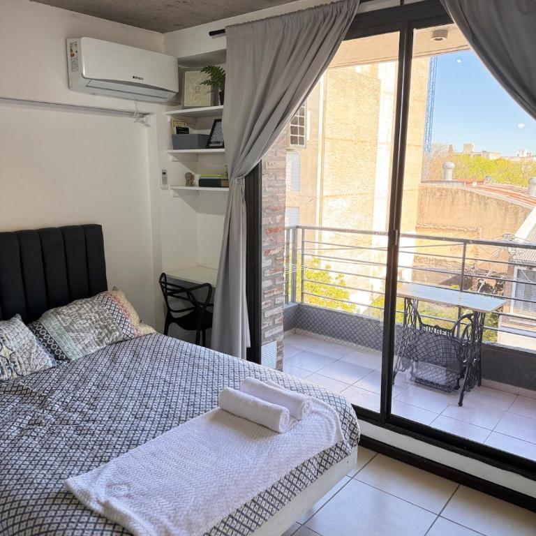 Montevideo Suites con Balcón - Studio Apartment with Queen Bed - 4