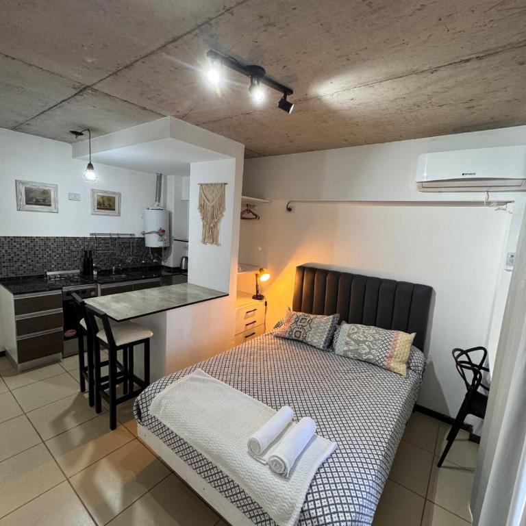 Montevideo Suites con Balcón - Studio Apartment with Queen Bed - 14