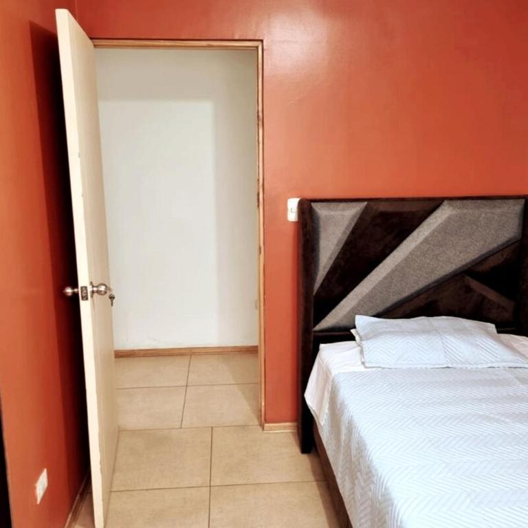 Departamento amplio y cómodo en Abancay - Three-Bedroom Apartment - 4