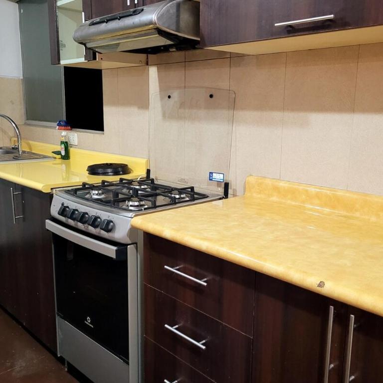 Departamento amplio y cómodo en Abancay - Three-Bedroom Apartment - 15