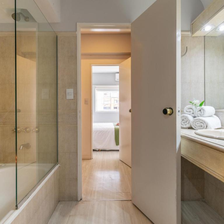 cerca de la estación retiro con cochera, pileta y sauna - Habitación Familiar Superior - 21