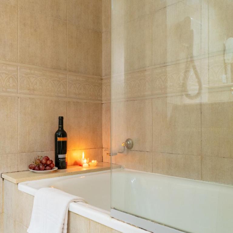 cerca de la estación retiro con cochera, pileta y sauna - Habitación Familiar Superior - 19