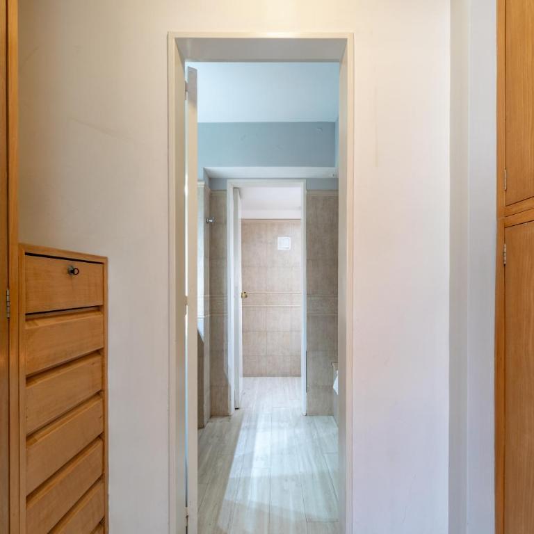 cerca de la estación retiro con cochera, pileta y sauna - Habitación Familiar Superior - 16