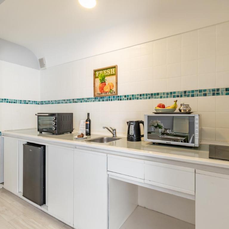 cerca de la estación retiro con cochera, pileta y sauna - Habitación Familiar Superior - 4