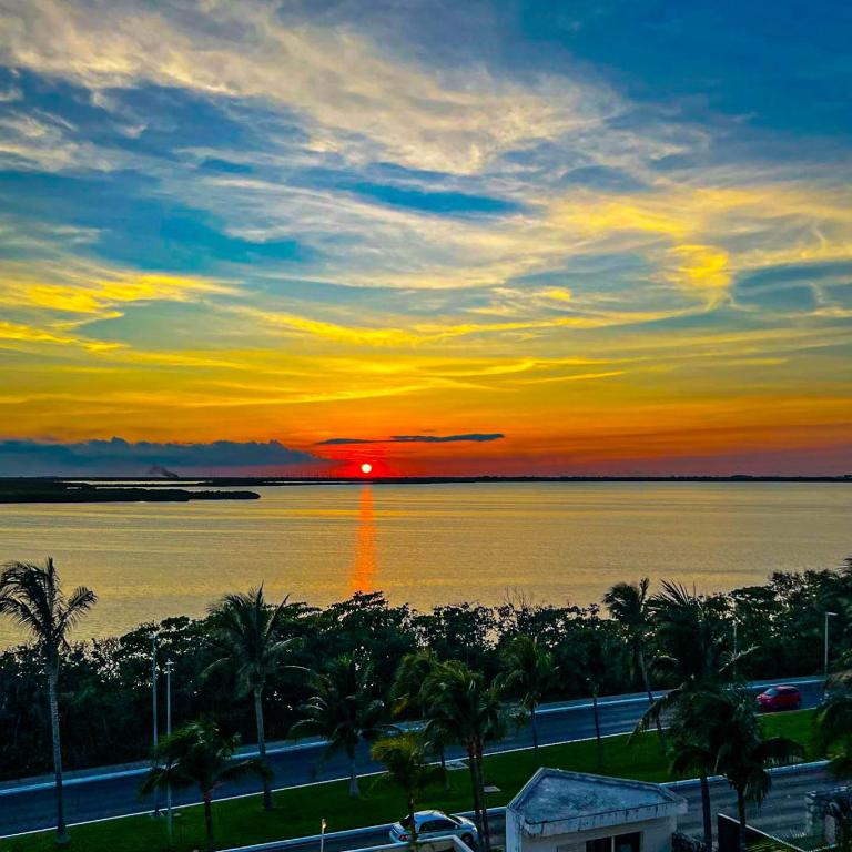 Oceanfront Apartments Cancun - Studio Apartment with Sea View - 10