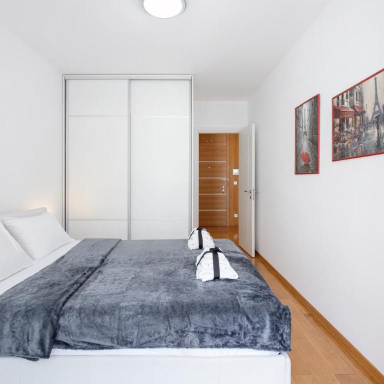 Central Garden Apartment - Parking & Security - One-Bedroom Apartment - 19