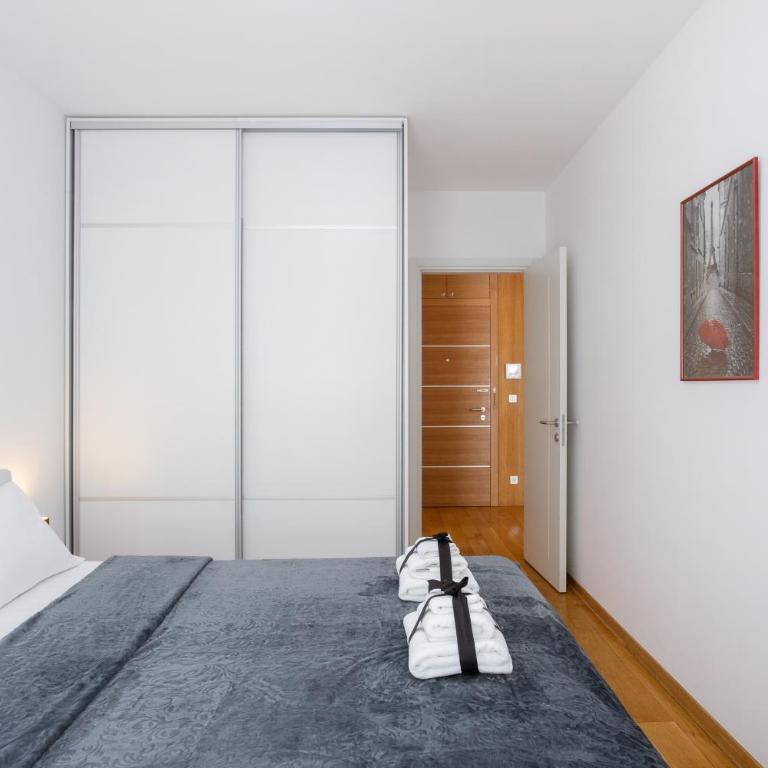 Central Garden Apartment - Parking & Security - One-Bedroom Apartment - 5