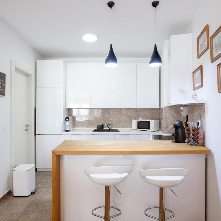 Central Garden Apartment - Parking & Security - One-Bedroom Apartment - 7