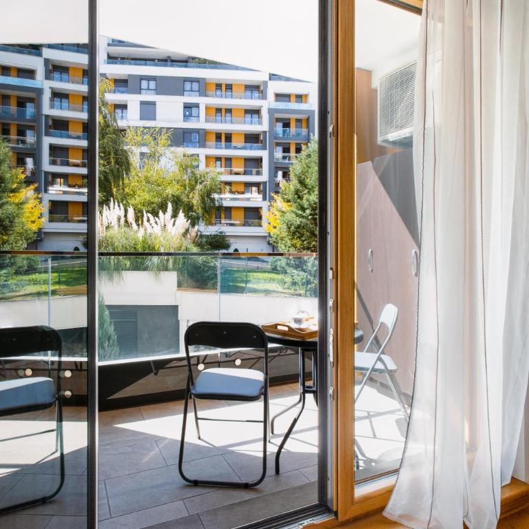 Central Garden Apartment - Parking & Security - One-Bedroom Apartment - 1