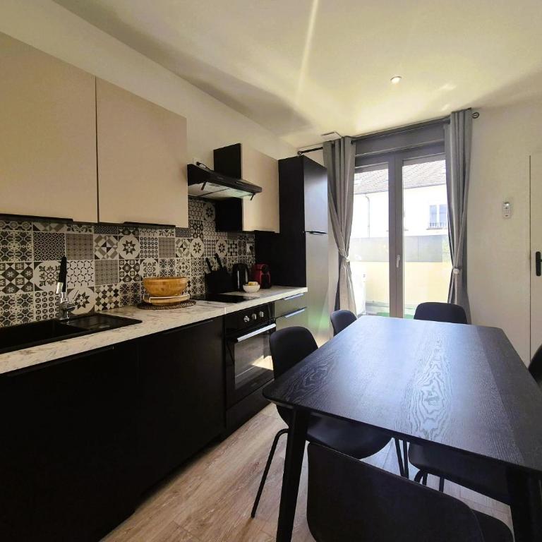 Sidney - 6P - Centre ville - Three-Bedroom Apartment - 4