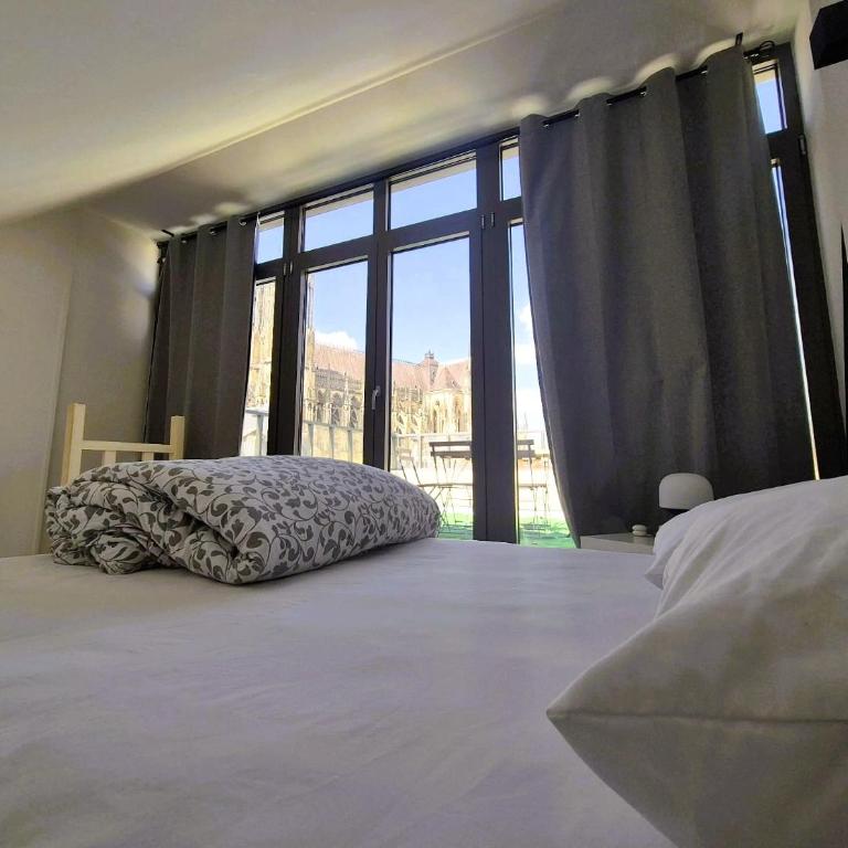 Sidney - 6P - Centre ville - Three-Bedroom Apartment - 10