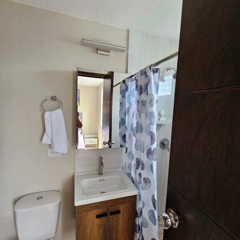 Your Retreat in Roldanillo! - Apartamento de 3 dormitorios con balcón - 9