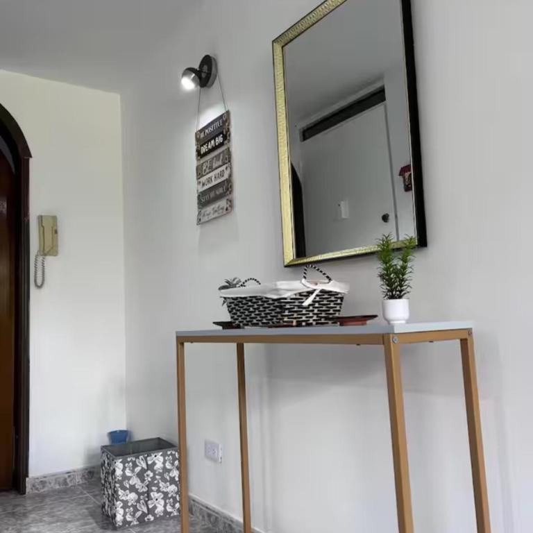 Moderno Apartamento A 15 Minutos del Aeropuerto & Embajada - Two-Bedroom Apartment - 9