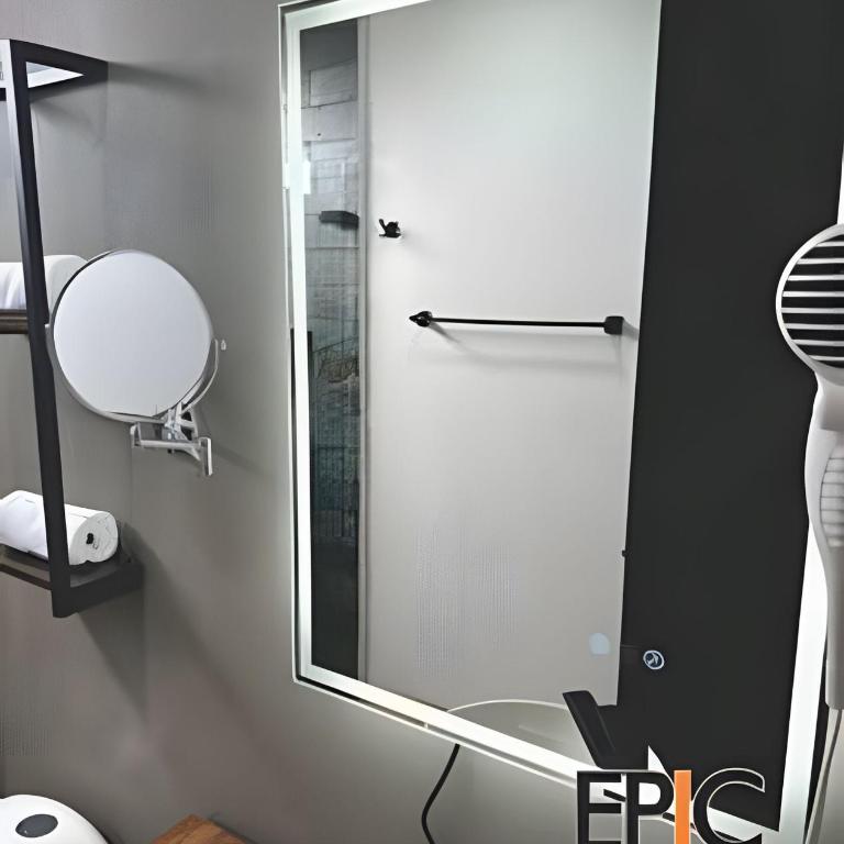 Epic Suite 313 Family Deluxe Airport 3 Rooms 10Pax - Three-Bedroom Apartment Suite - 27