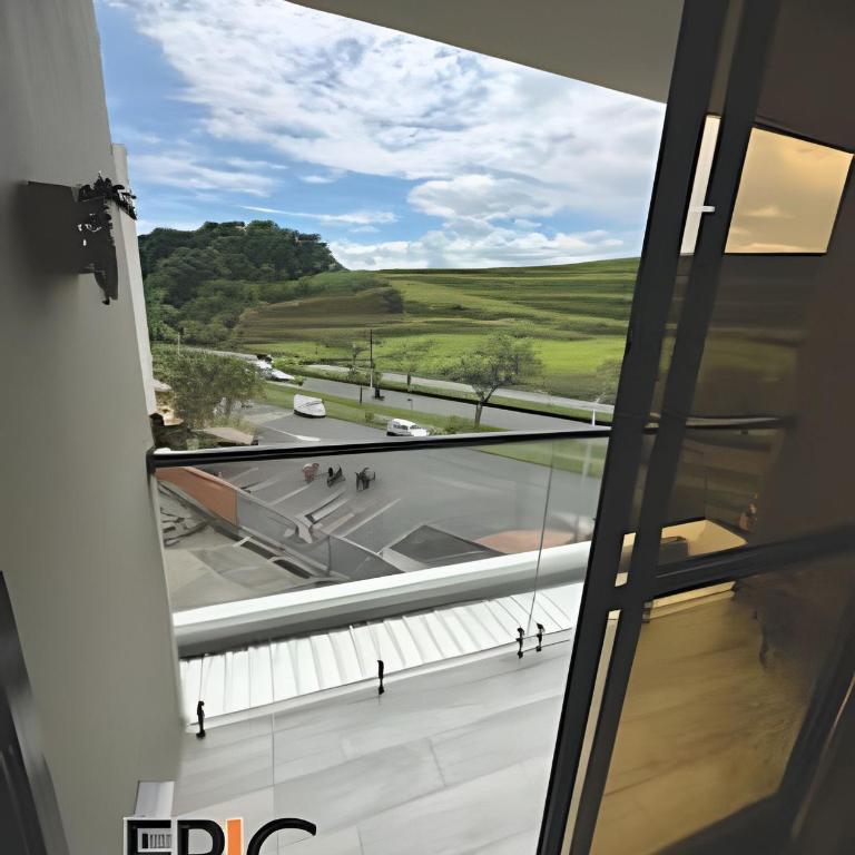 Epic Suite 313 Family Deluxe Airport 3 Rooms 10Pax - Three-Bedroom Apartment Suite - 32