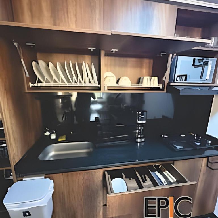 Epic Suite 313 Family Deluxe Airport 3 Rooms 10Pax - Three-Bedroom Apartment Suite - 42