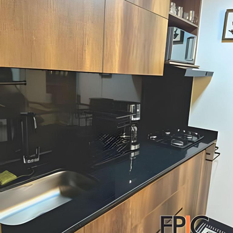 Epic Suite 313 Family Deluxe Airport 3 Rooms 10Pax - Three-Bedroom Apartment Suite - 43