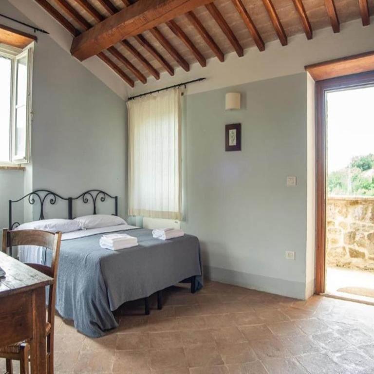 Apartment in a farmhouse with swimming pool - Appartamento - 23