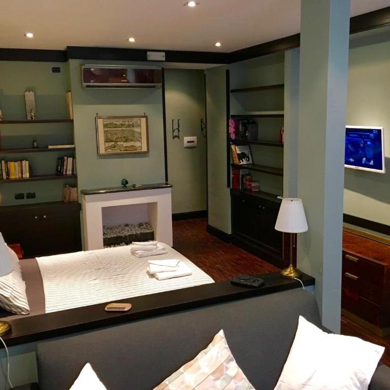 Two Sisters Suites - Camera King Deluxe - 16