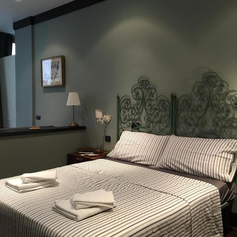 Two Sisters Suites - Camera King Deluxe - 13