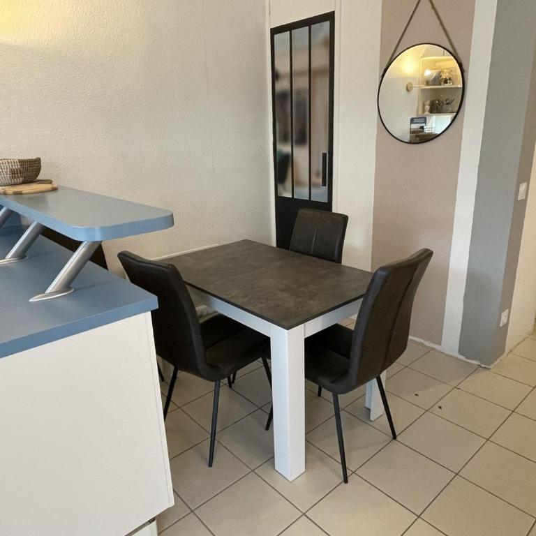 Appartement 1er étage avec terrasse, proche plage et port, Arzon - FR-1-775-34 - Appartement - 3