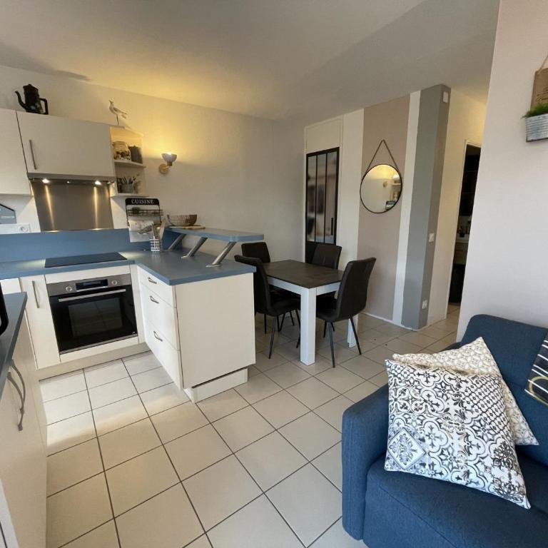 Appartement 1er étage avec terrasse, proche plage et port, Arzon - FR-1-775-34 - Appartement - 7