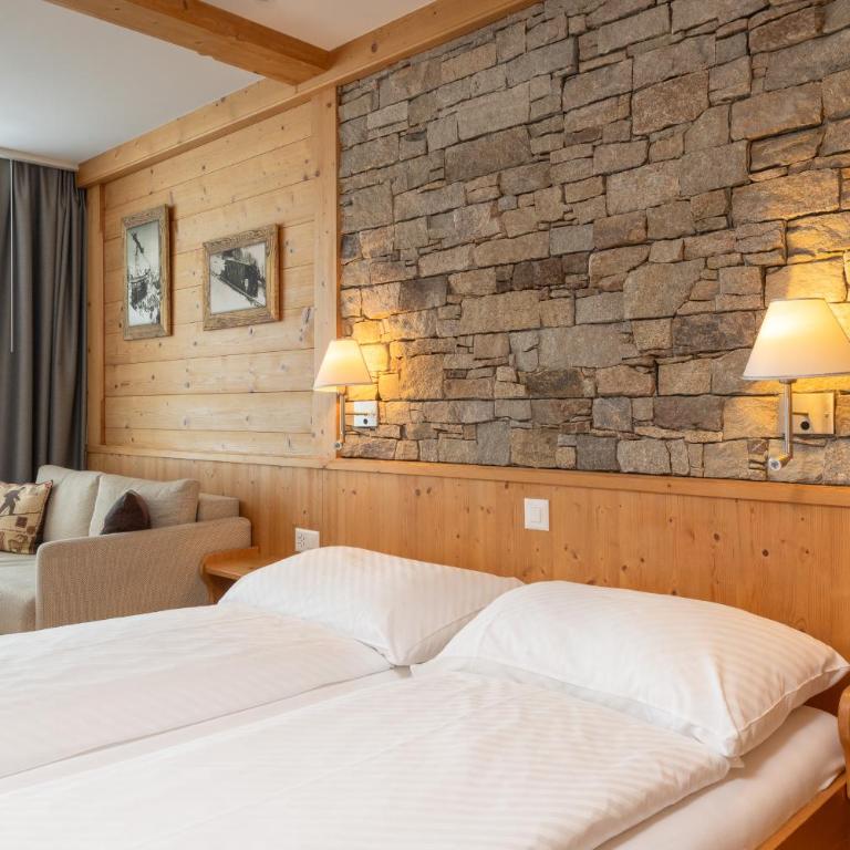 Berghotel Trübsee - Accessible Only by Cable Car - Standard Dreibettzimmer - 3