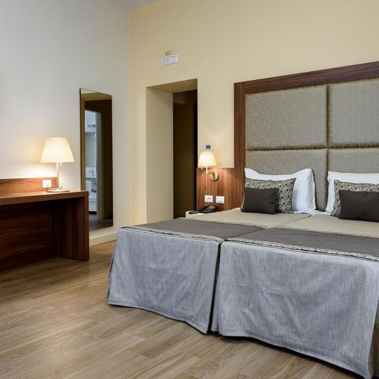 Navona Luxury Guesthouse - Camera Matrimoniale Luxury con Letto Supplementare - 9
