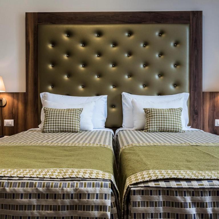 Navona Luxury Guesthouse - Camera Matrimoniale Deluxe con 1 Letto Supplementare - 8
