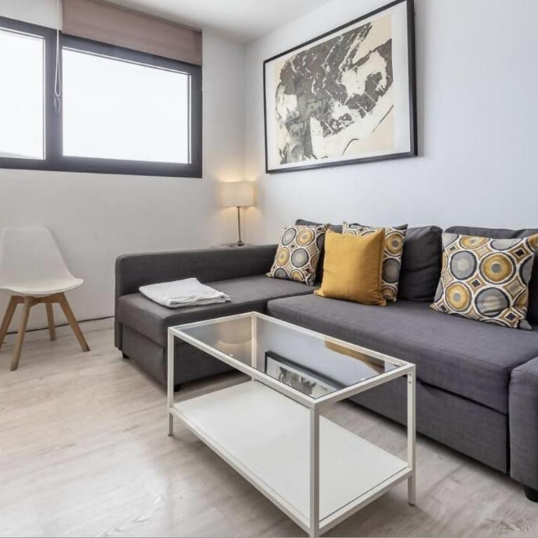 Montegorbea con parking privado y taquilla - Estudio con cama extragrande - 4