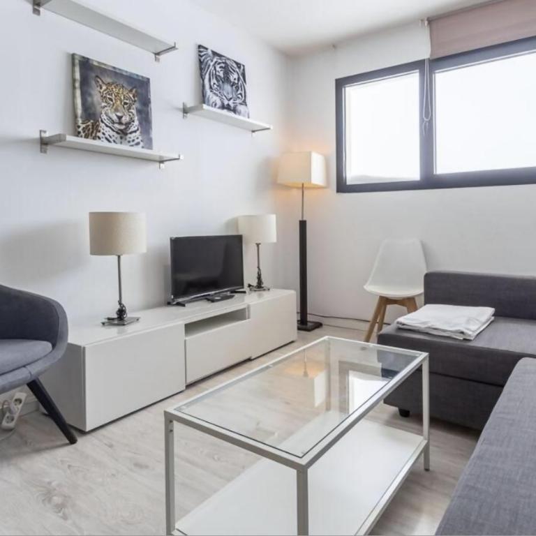 Montegorbea con parking privado y taquilla - Estudio con cama extragrande - 5