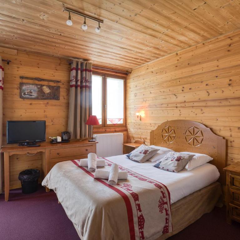 Epicéa Lodge Hôtel et Camping - Chambre Quadruple - Accessible aux Personnes à Mobilité Réduite - 3