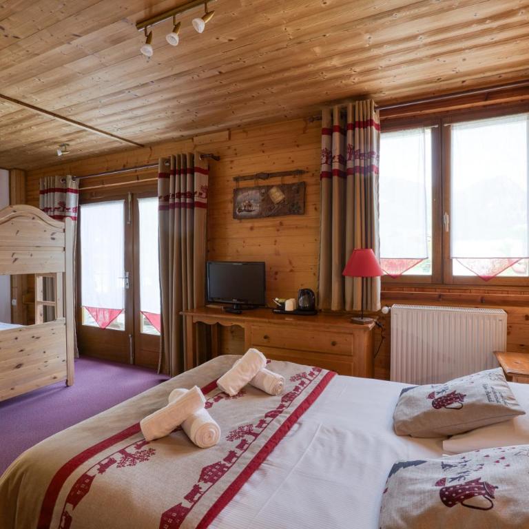 Epicéa Lodge Hôtel et Camping - Chambre Quadruple - Accessible aux Personnes à Mobilité Réduite - 1