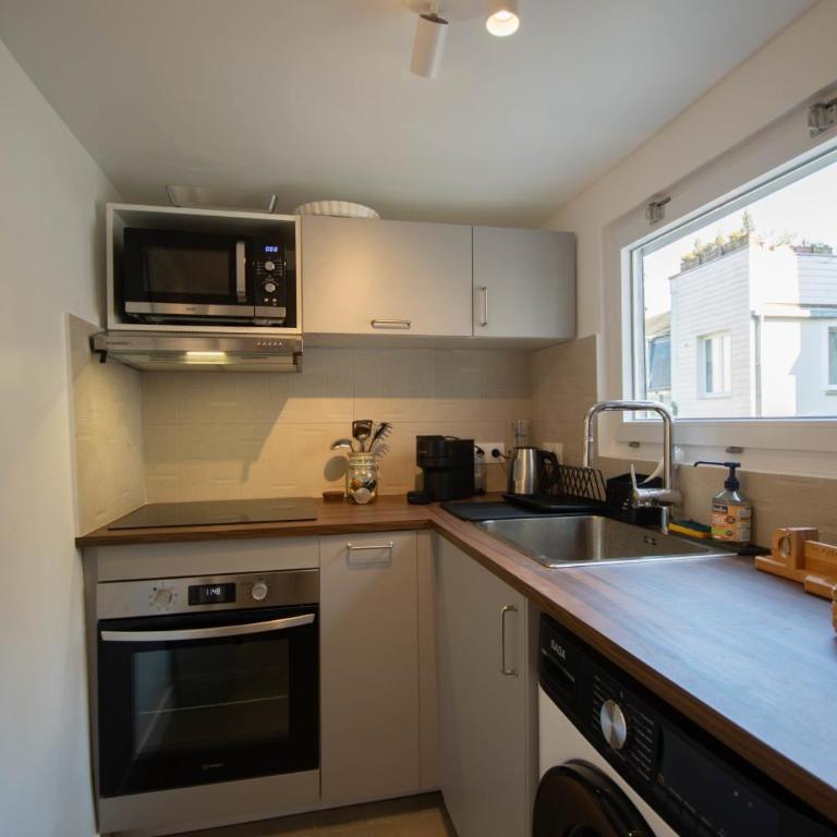 The Lioness of Orléans Spacious & Bright 2-Bedroom - Apartment - 2