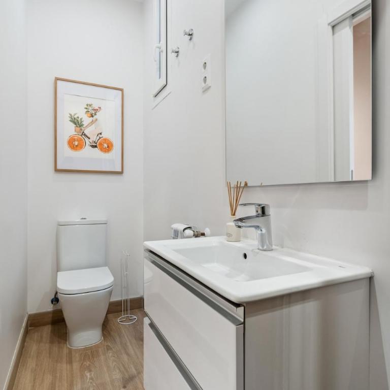 Cozy San Bernardo with terrace by Cómodo Madrid - Two-Bedroom Apartment - 3